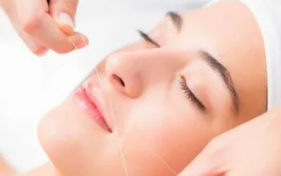 Épilation du visage au fil pour sourcils et duvet avec méthode précise et naturelle adaptée aux peaux sensibles près de Bordeaux