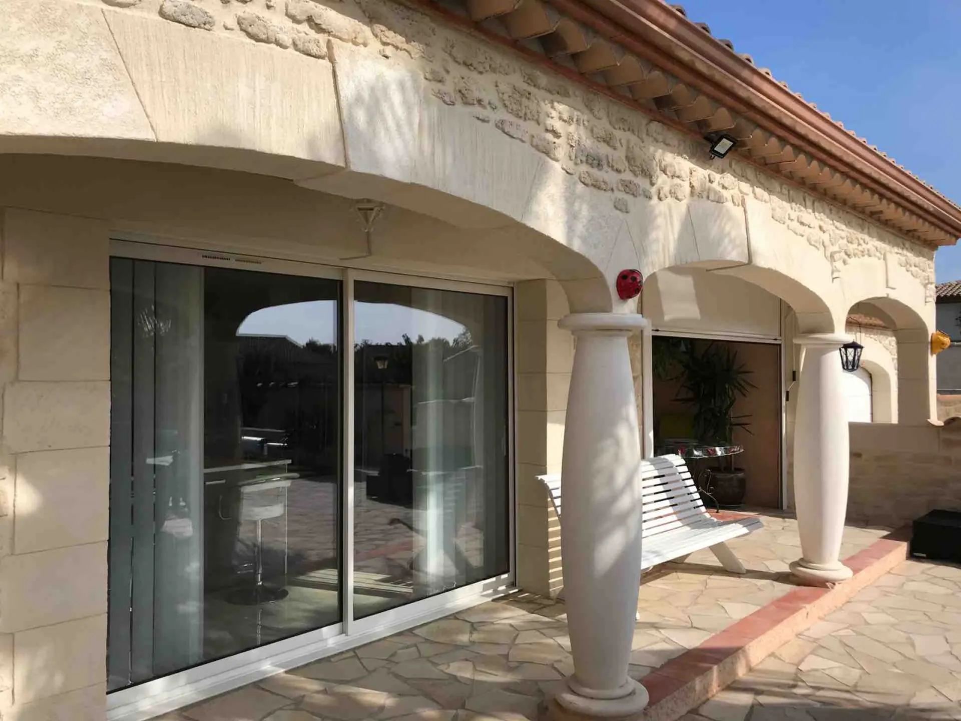 Décoration d’une façade en imitation Pierre à Pomérols dANS le 34