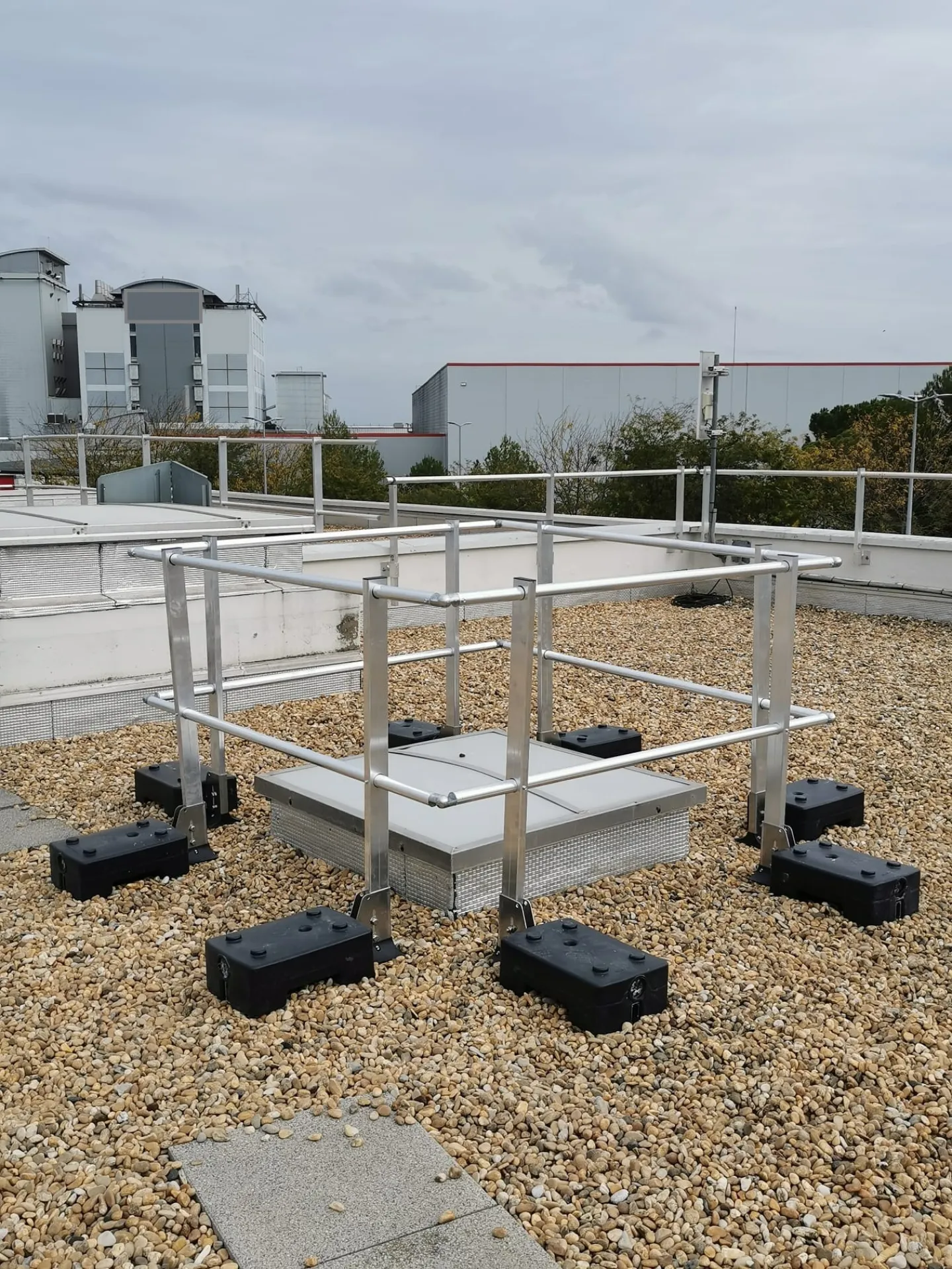 protection collective. Garde-corps autoportant lanternaux Niveau4
