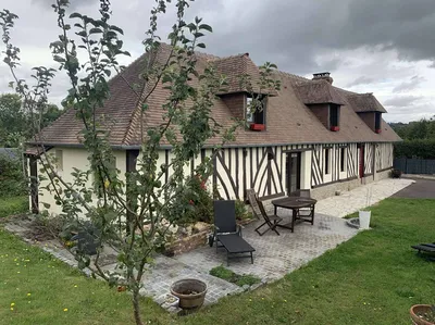 En vente - Région VIMOUTIERS (ORNE) : Maison en colombages dans un village edifiée sur un terrain d'environ 1 000m²