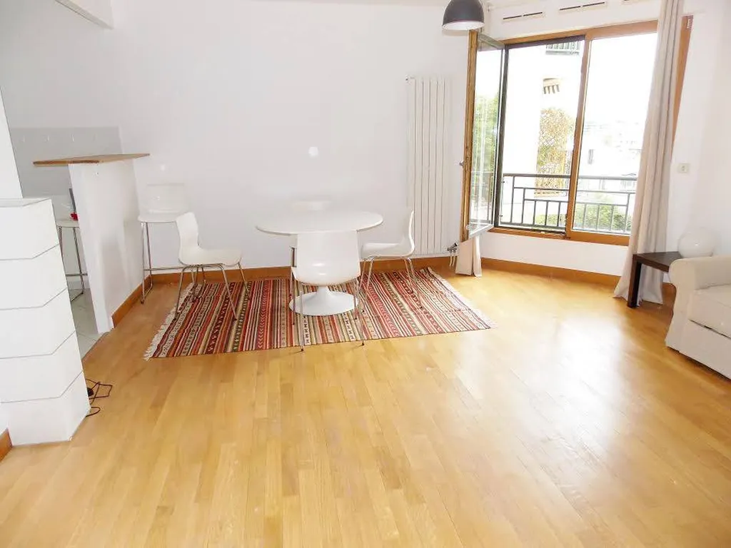 Location studio en excellent état et au calme