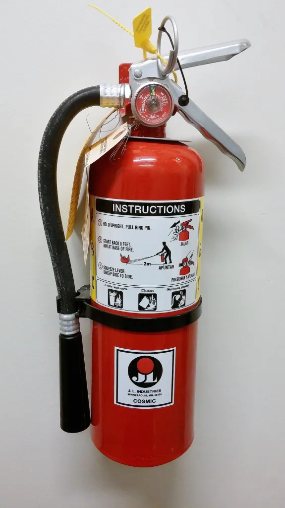 Fourniture et pose d’extincteurs pour entreprises artisanales, entrepôts, ateliers et garages dans la région d’Aix-Marseille