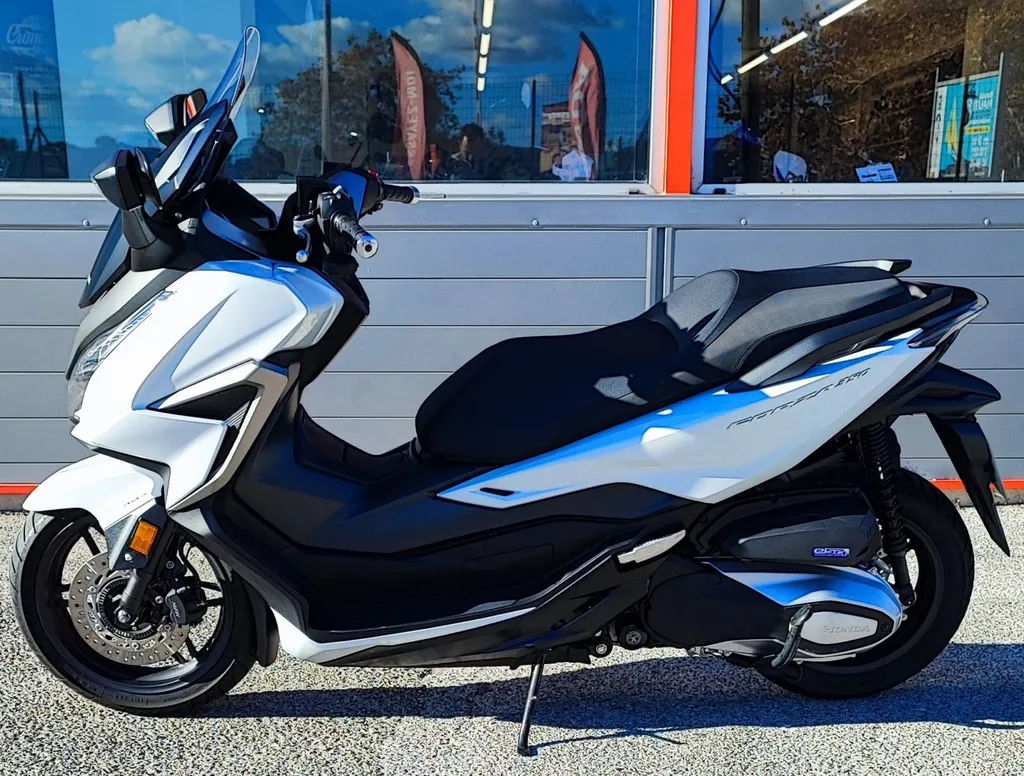 HONDA FORZA 350 DU 09/2022 AVEC 5810 KM.