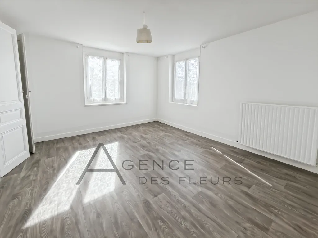 A vendre maison rénovée de 140 m² édifiée sur un terrain de 600 m² commune de TOURVILLE LA RIVIERE 76410