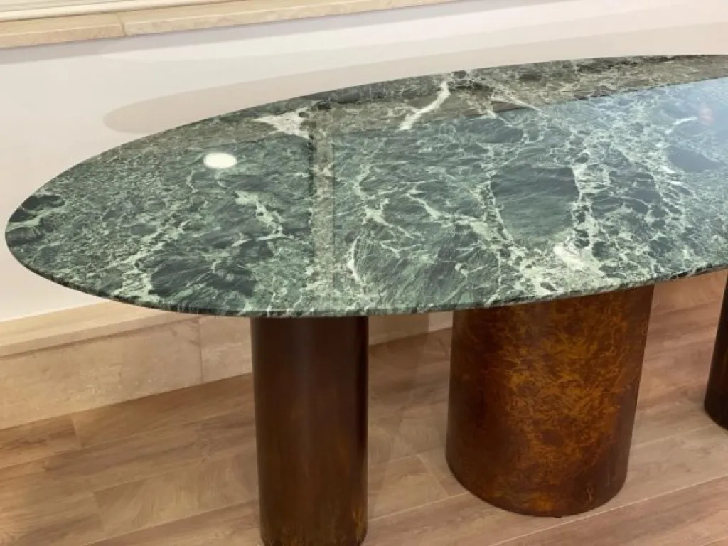 Table à manger en marbre Verde Alpi avec pieds en acier Corten
