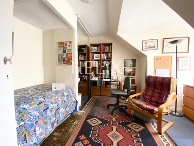 Beau triplex de 180 M2 avec terrasse et jardin à Saint Germain en Laye, à 3 mn à pied du RER A, proche Place du Marché.