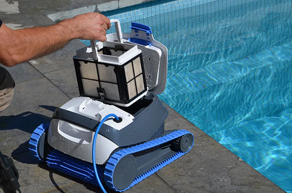 Robot de piscine Maytronics - Dolphin S100 - Aquarev'Piscines - Saint Maime 04300