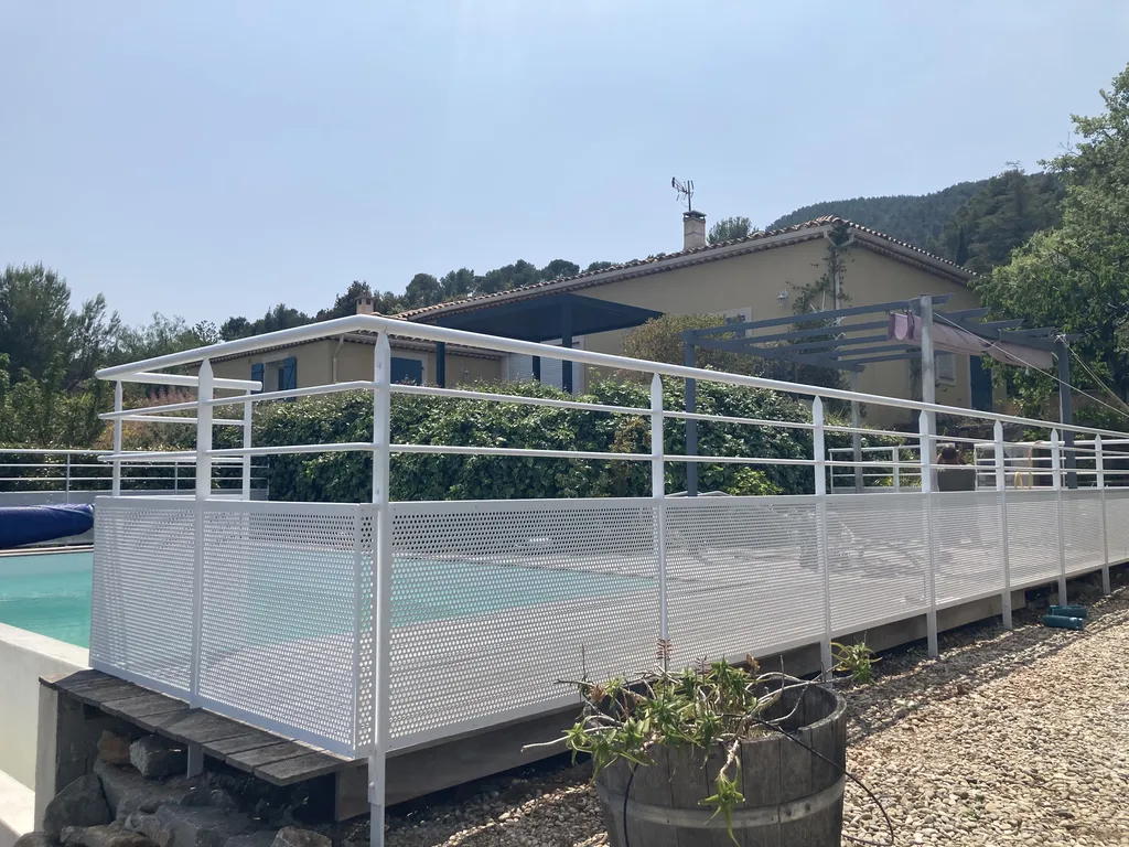 Ferronnerie et métallerie d'art sur mesure pour villas et propriétés haut de gamme au Lavandou et sur la côte varoise