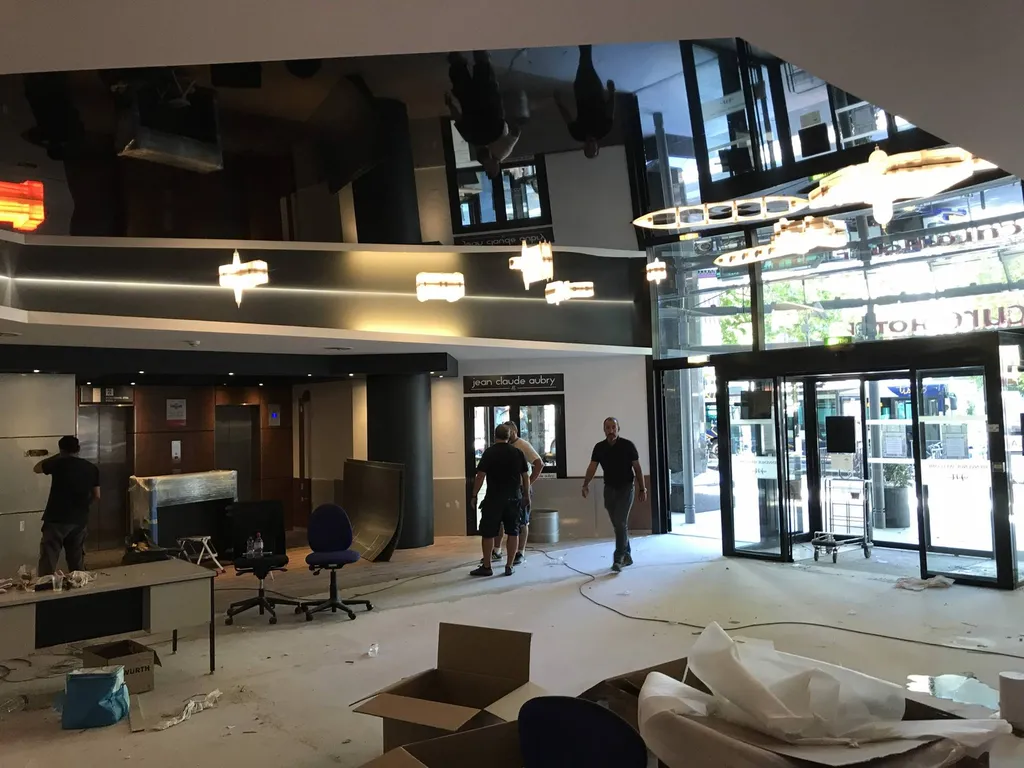 Idées de décoration design et tendance pour les hôtels sur Toulouse - Plafond tendu laqué noir by Plafonds Tendus Occitans - Toulouse