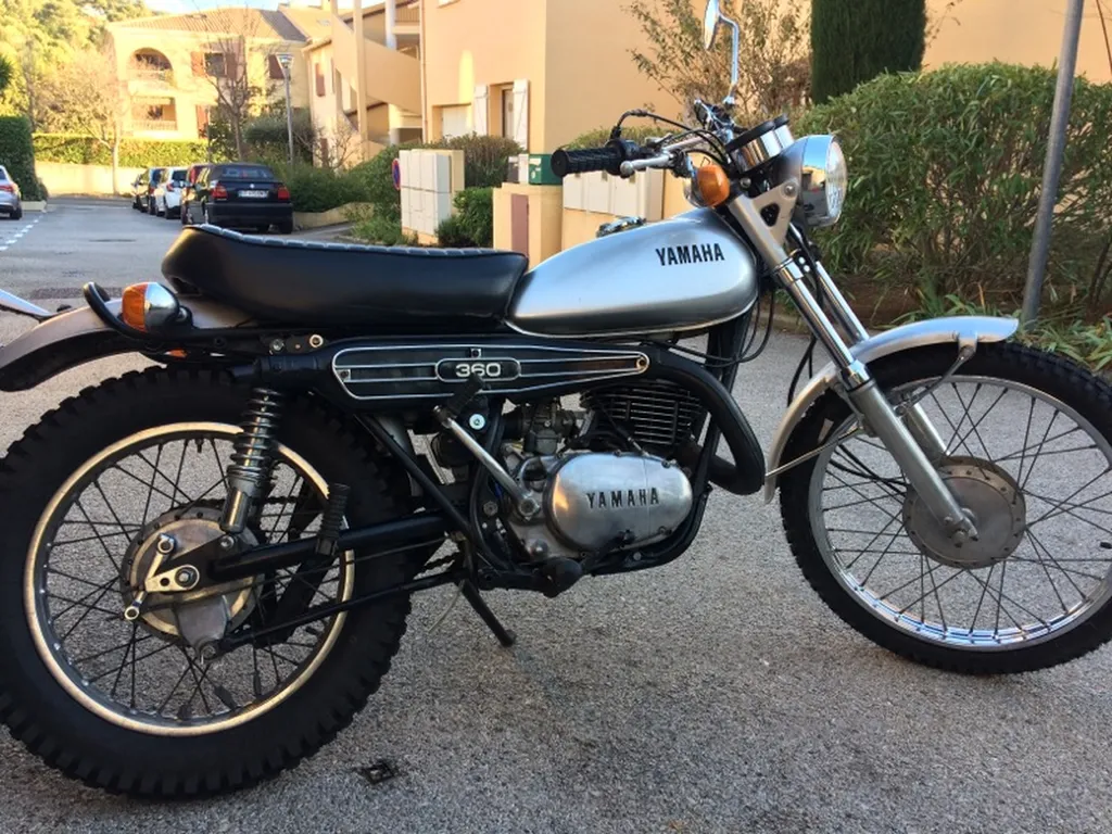 MOTO VINTAGE YAMAHA RT 360 VAR