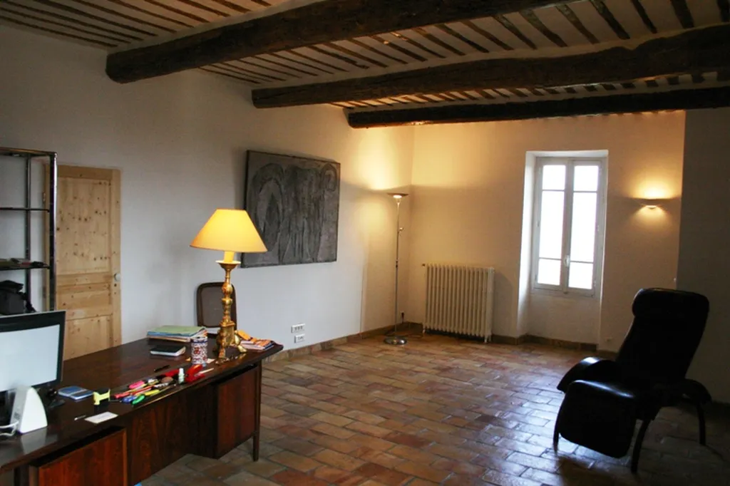 Agréable maison bourgeoise du 19ème siècle au milieu des vignes du Ventoux