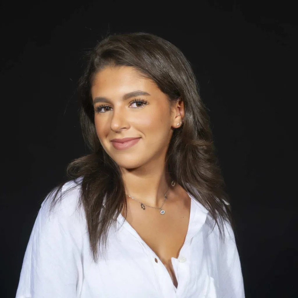 photographe spécialisé dans le trombinoscope d'entreprise avec installation d'un studio mobile