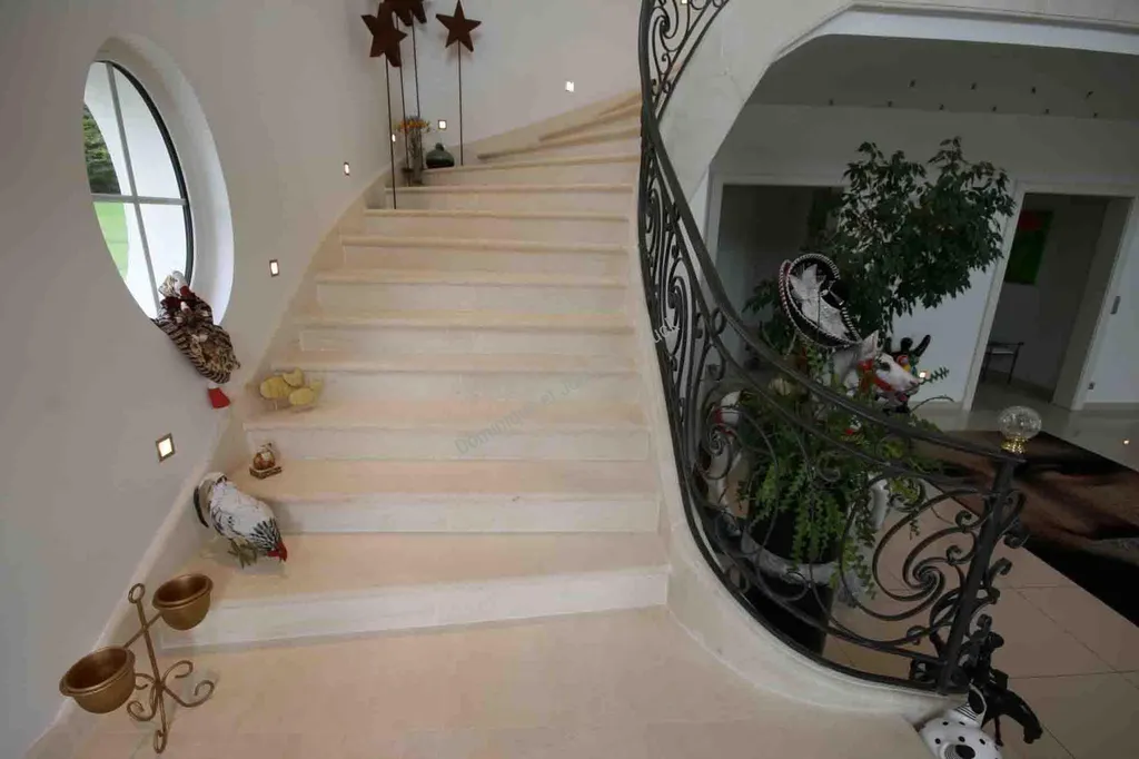 Escalier placage en pierre d'Estaillades
