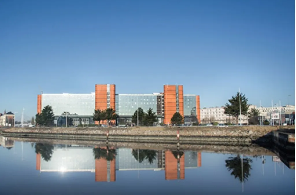 LE HAVRE - A LOUER Bureaux de 2.735 m² divisibles à partir de 50 m² dans le Centre d'Affaires le CHCI