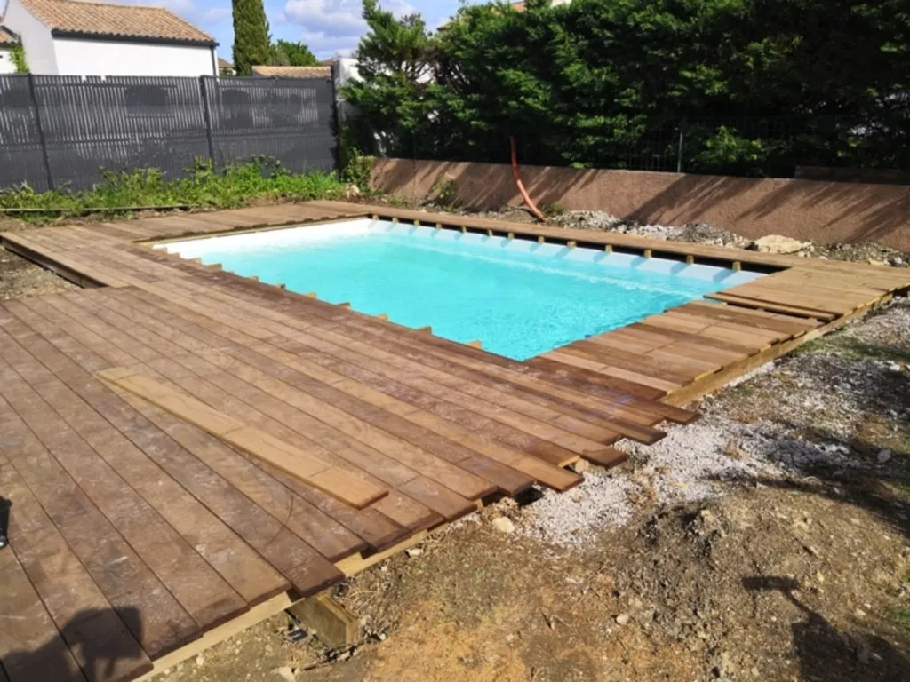 Terrasse en bois exotique Itauba de 60 m² pour un espace extérieur chaleureux et durable à Saint-Gély-du-Fesc  proche de Montpellier