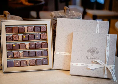 Coffret assortiment de ganaches et pralinés pure origine Madagascar – finesse et équilibre chocolaté