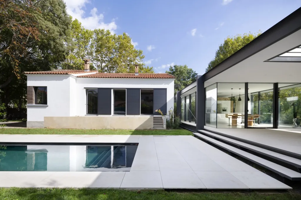 Rénovation ou construction, vous optez pour de la menuiserie ultra fine et design sur Martigues et Istres