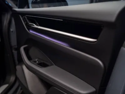 Surface protégée et rendu intact sur Macan 4S grâce au film XPEL à Lorient.