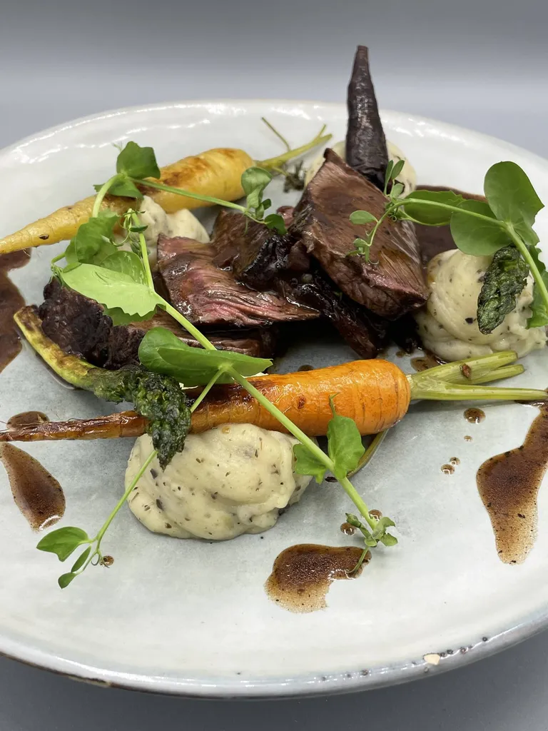 Restaurant La Table de L'HDLP de Bormes les Mimosas à La Favière. Var 83. Plat du jour, menu et carte. Produits frais et fait maison.