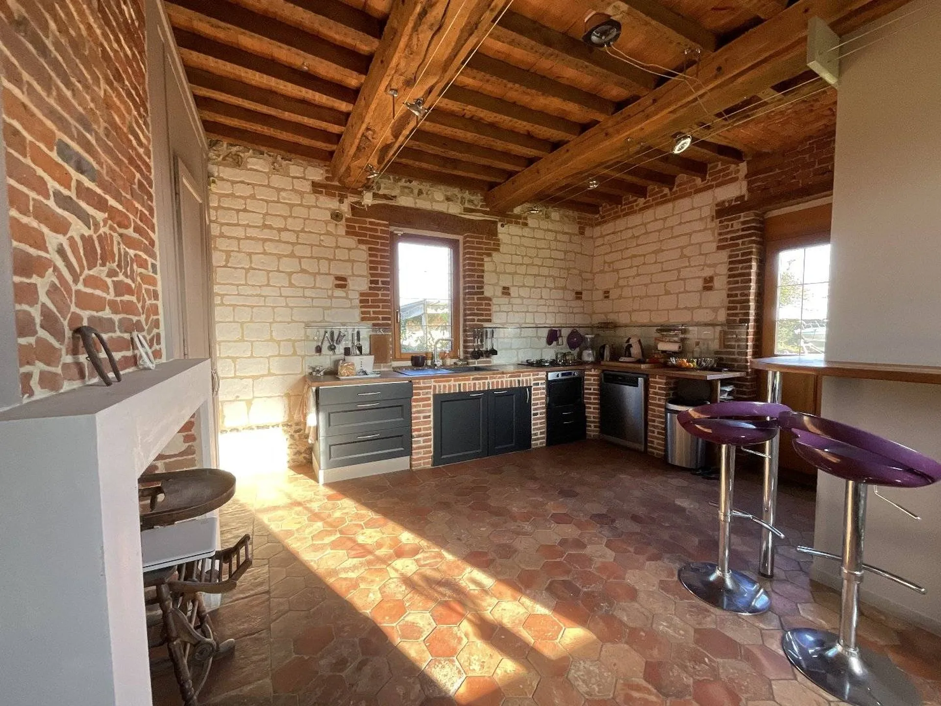 Vends Ensemble immobilier d'environ 237m² mélangeant l'ancien et le moderne