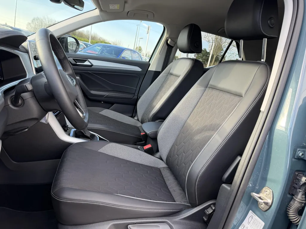 Achat voiture occasion Volkswagen T-Roc Edition GOAL Diesel Automatique près du Havre : profitez d'un SUV premium récent