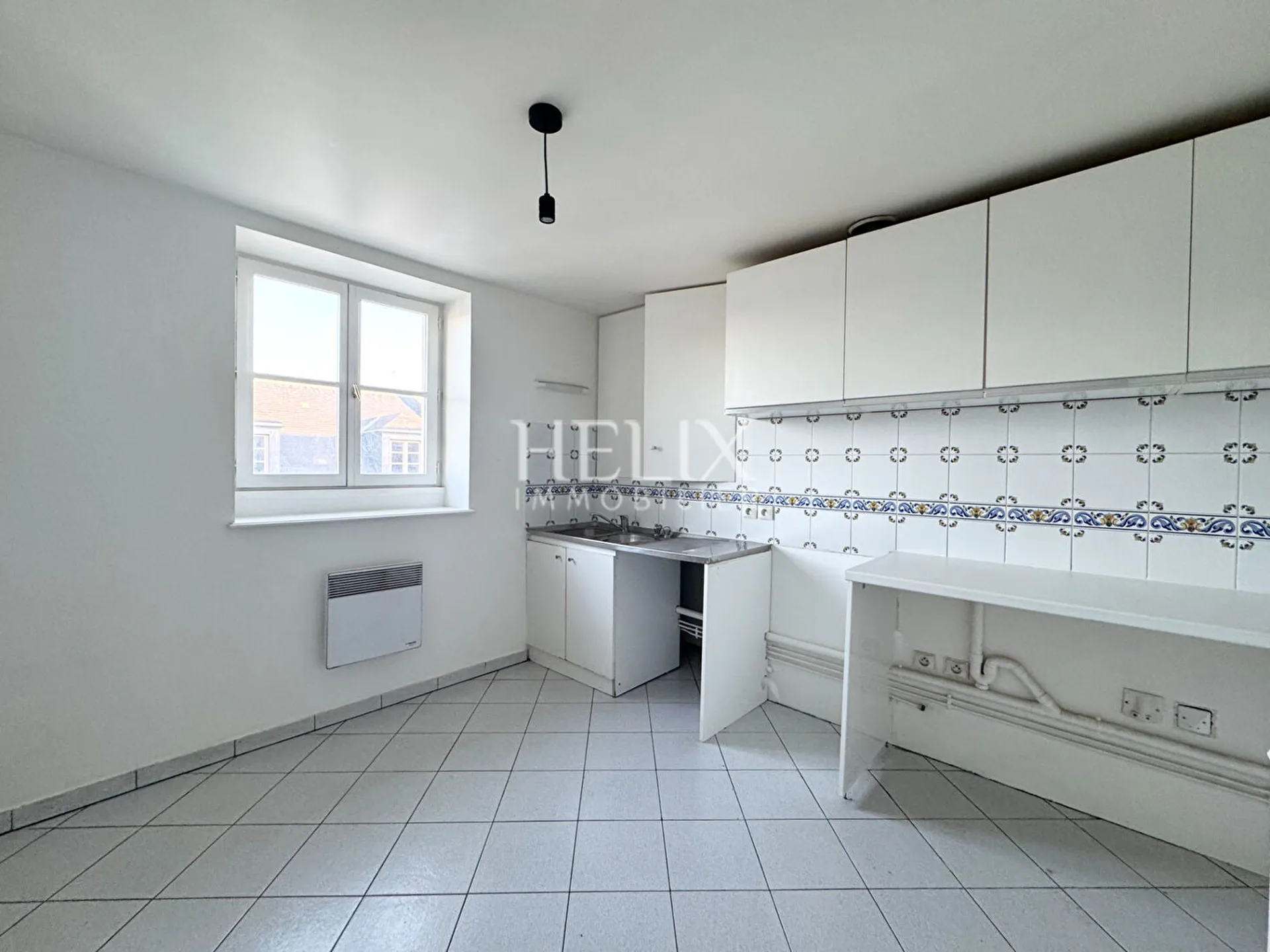 A vendre dans un bel ensemble immobilier du centre de Saint Germain en Laye un appartement deux pièces en dernier étage avec ascenseur