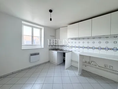 A vendre dans un bel ensemble immobilier du centre de Saint Germain en Laye un appartement deux pièces en dernier étage avec ascenseur