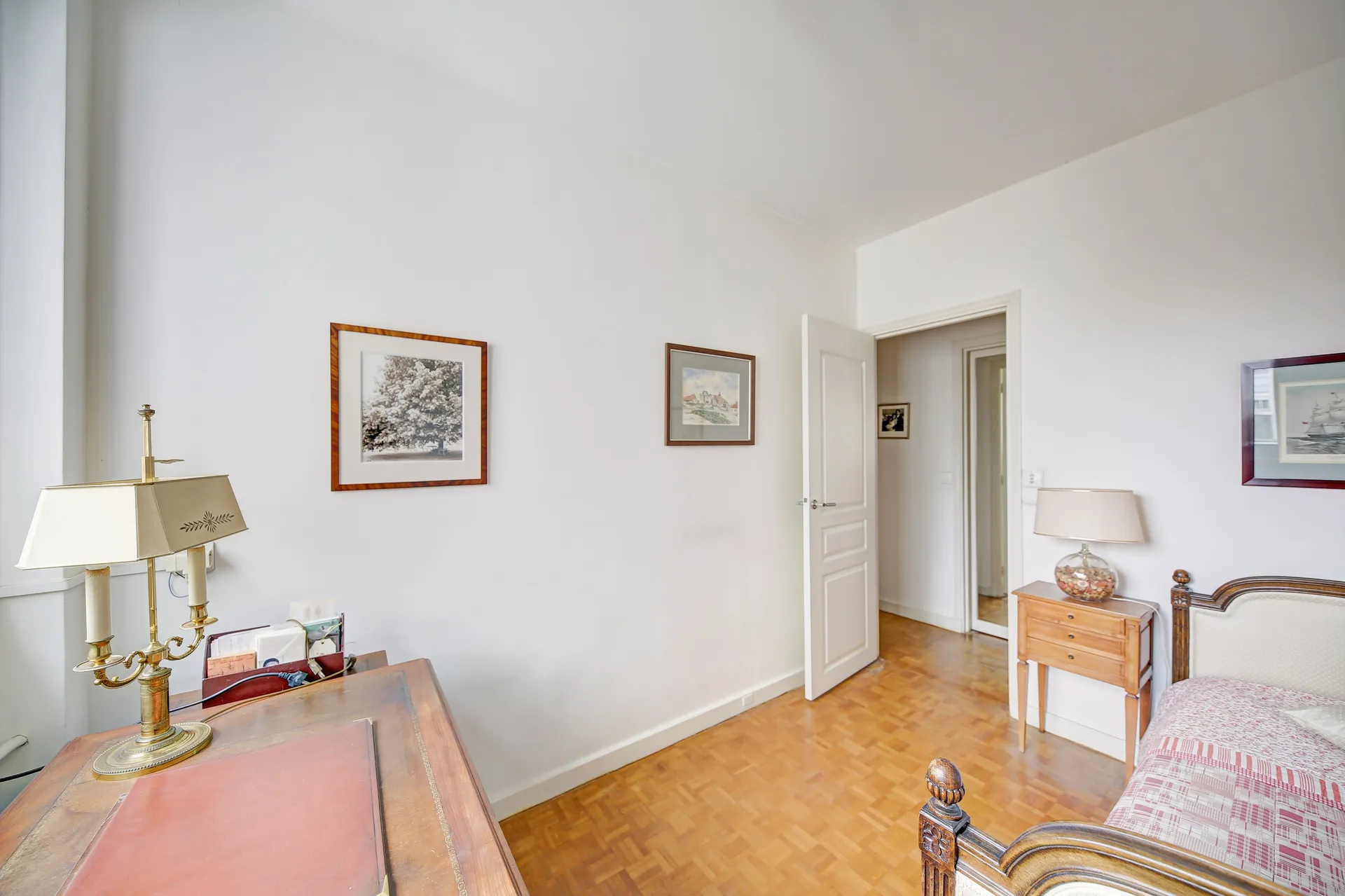 A vendre en exclusivité un grand appartement de 3 chambres avec balcon dans Saint Germain en Laye en centre