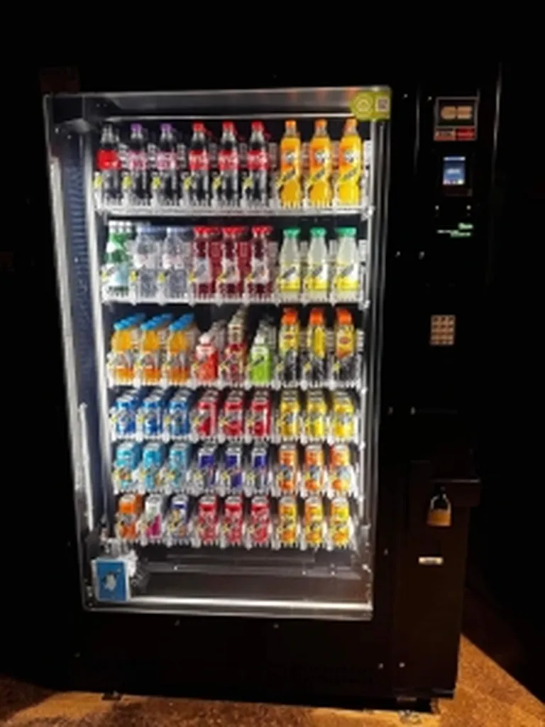Vente de distributeur automatique de snacks et boissons fraîches avec système de paiement sans contact en France