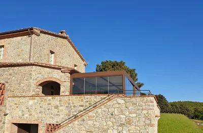 Installation de pergola bioclimatique sur mesure à Antibes 