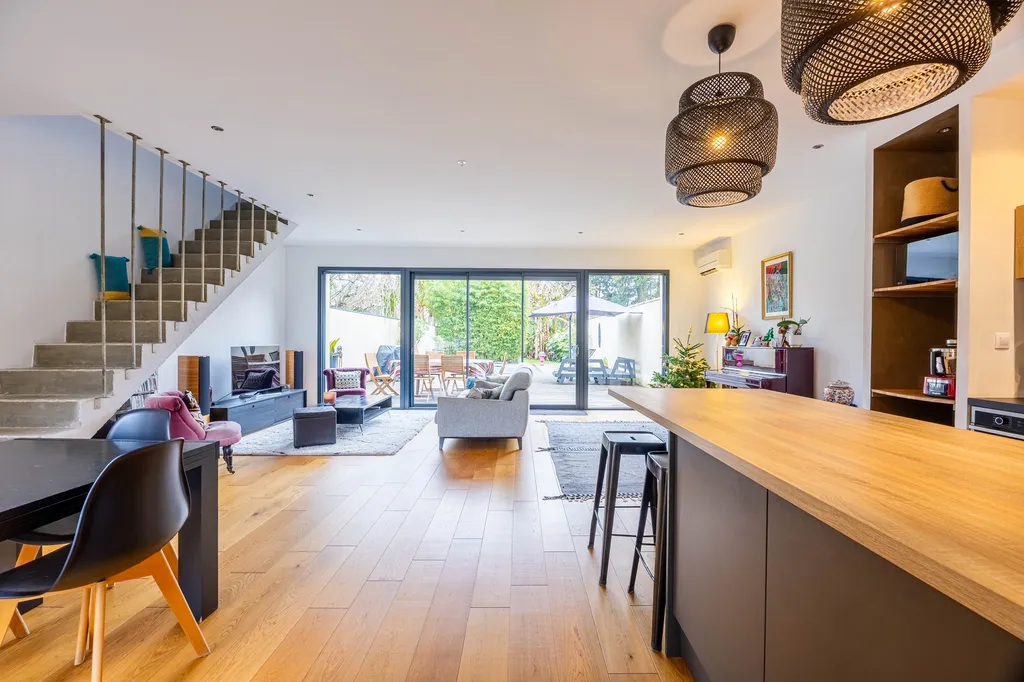 Belle maison contemporaine avec stationnement et piscine, Le Bouscat