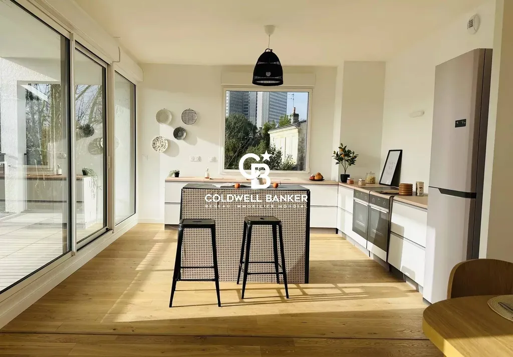 Appartement à vendre Bordeaux Saint-Seurin - trois chambres, deux terrasses et parking dans un parc verdoyant