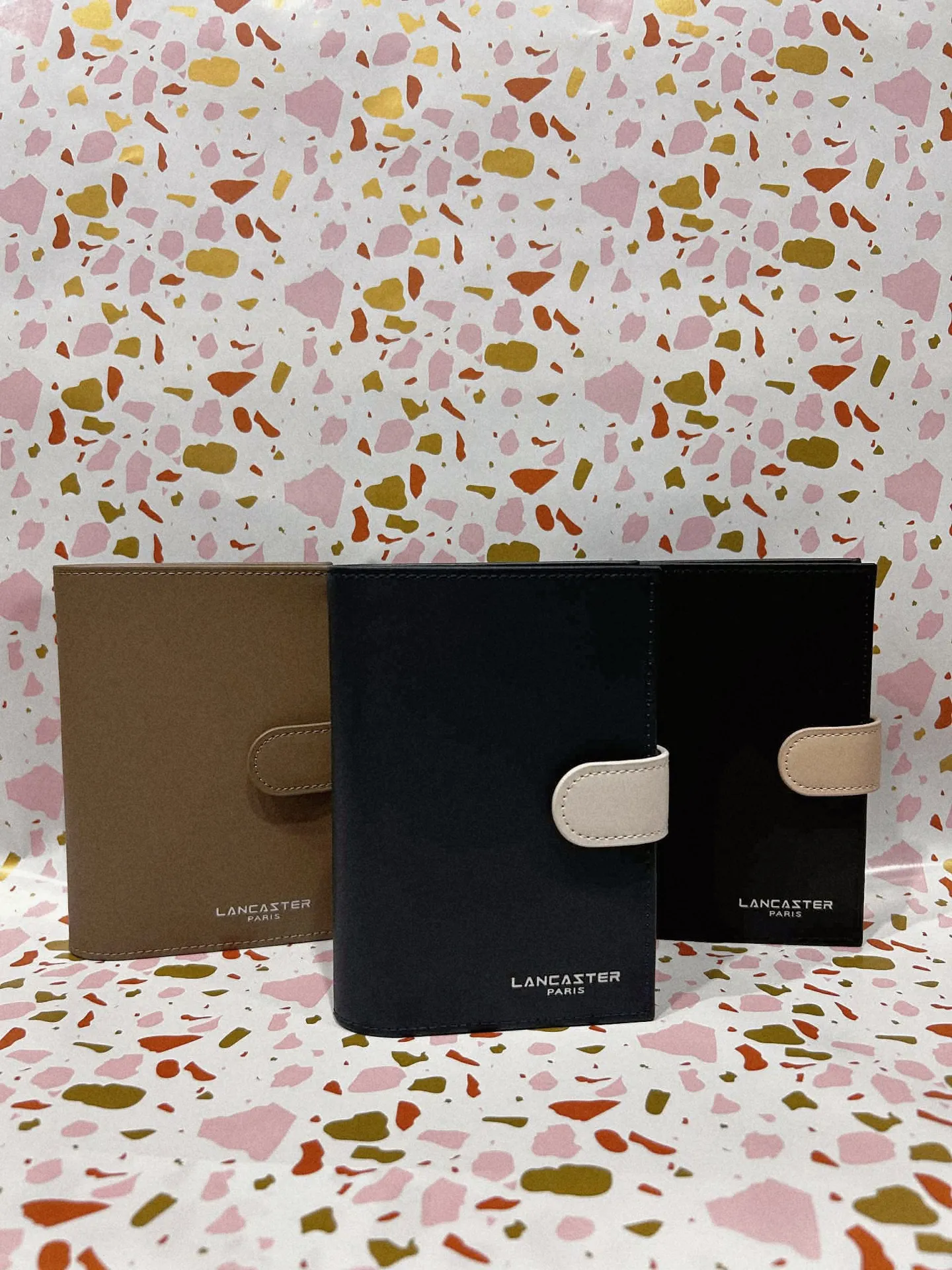 Portefeuille cuir pour femme Lancaster Paris disponible chez Evasion Eu