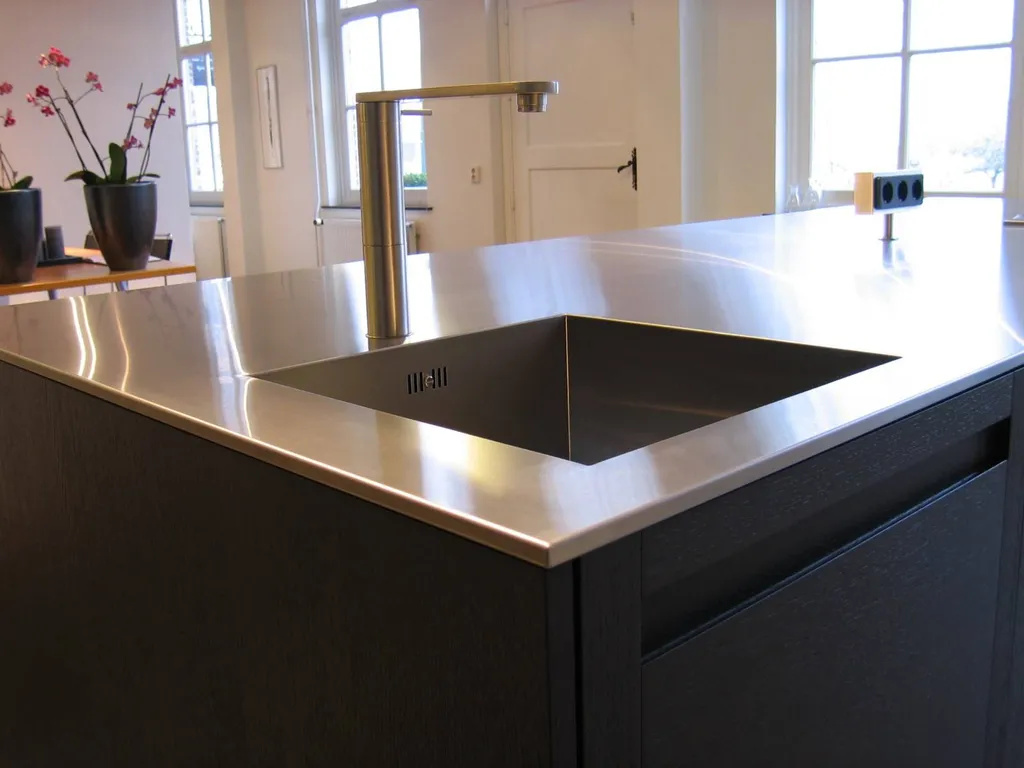 Evier soudé sans joint dans plan de travail inox sur mesure