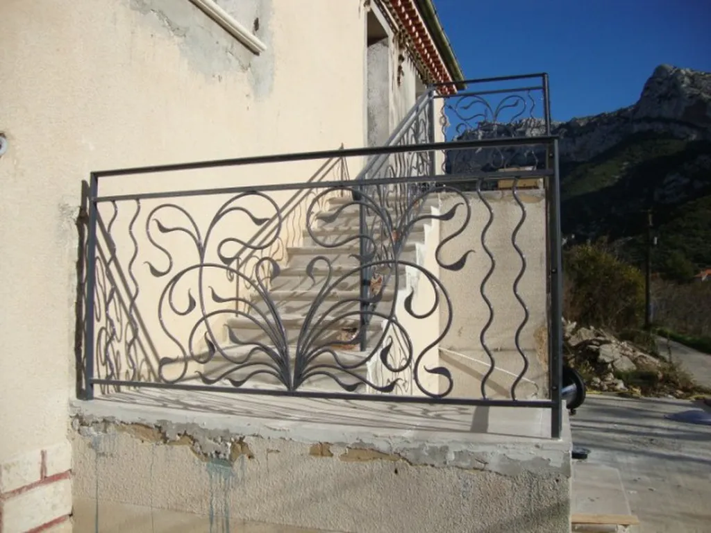 Création et rénovation de gardes corps pour l'escalier pour tous les départements Français en stock