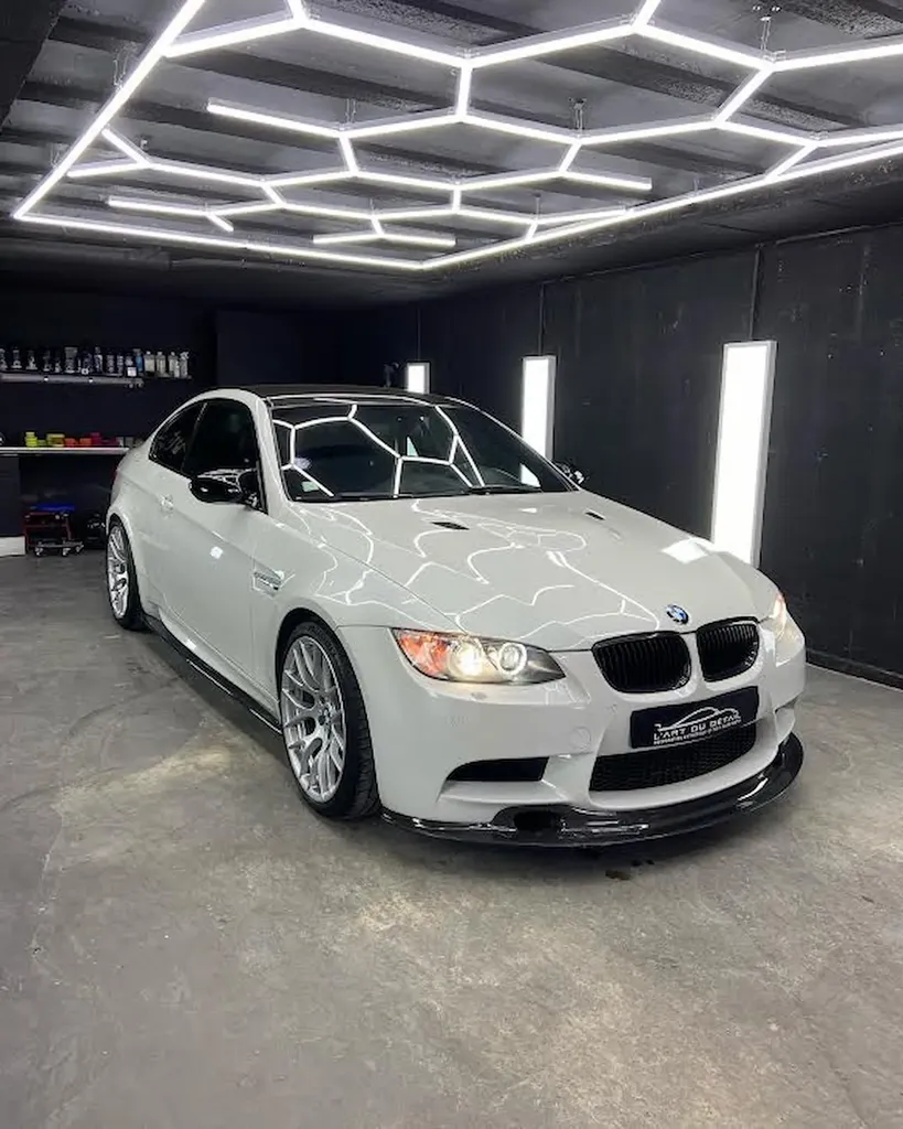 Travail de detailing professionnel sur cette BMW M3 E92 à Creuzier-le-Vieux près de Vichy.