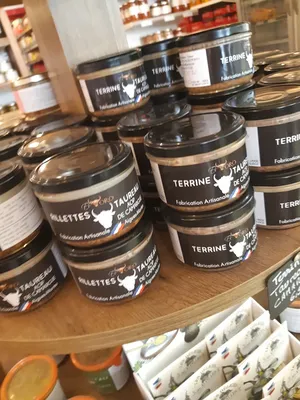 Découvrir une conserverie artisanale à Aigues-Mortes avec spécialités Camargue et épicerie fine locale pour Montpellier, Nîmes et Arles