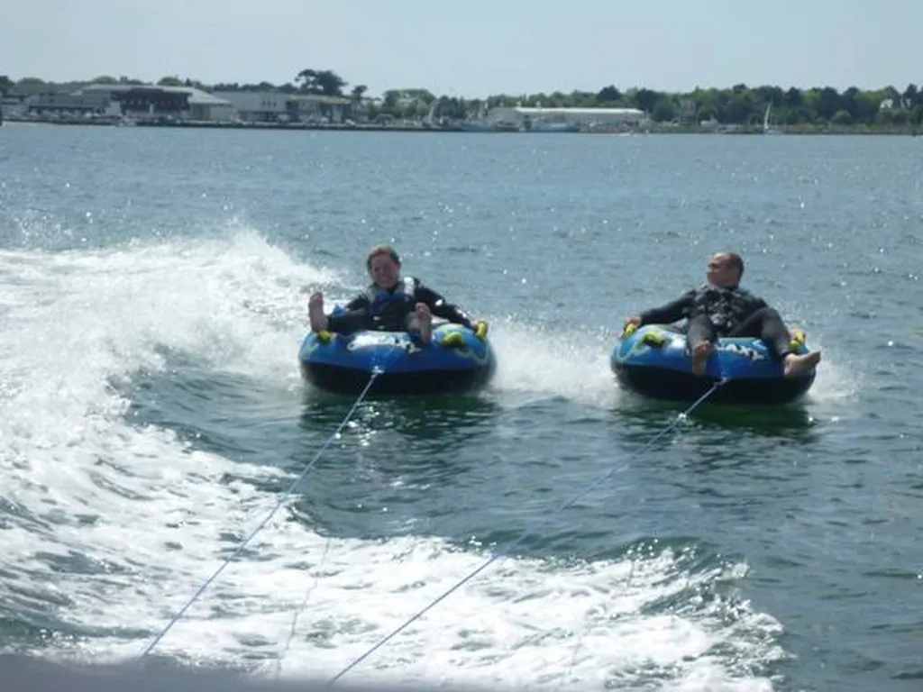 Supplément pour bouée tractée, wakeboard, ski nautique (1h) !