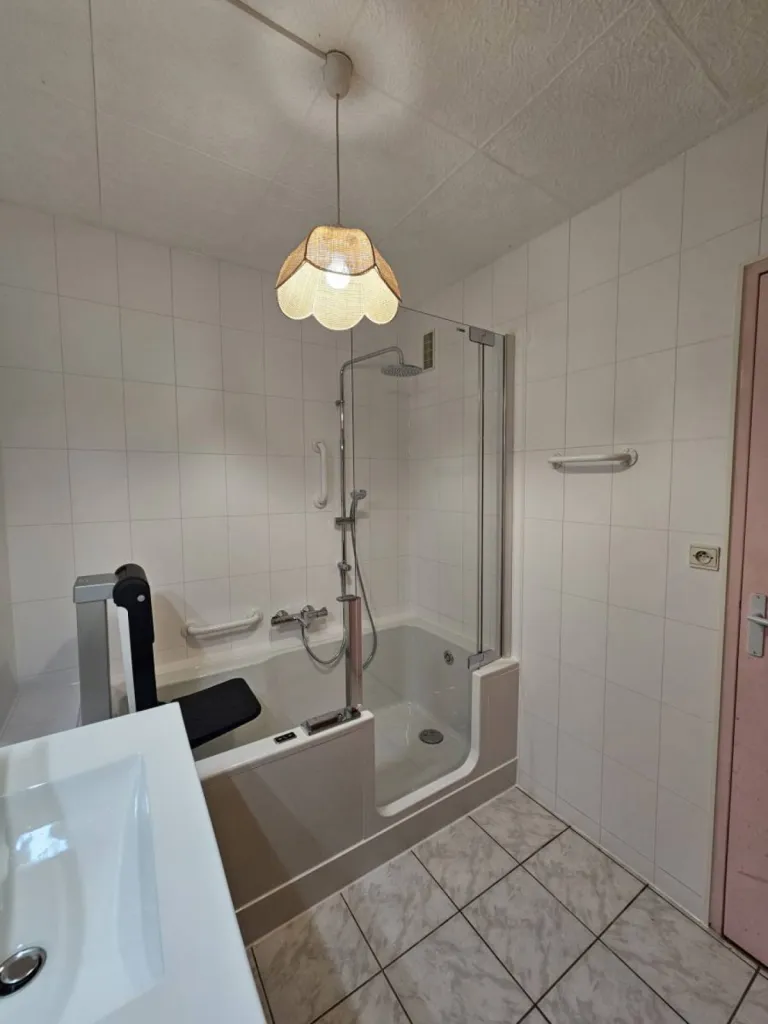 Remplacement de Baignoire par Douche pour personne âgée à Castelnaudary dans l'Aude (11) Occitanie