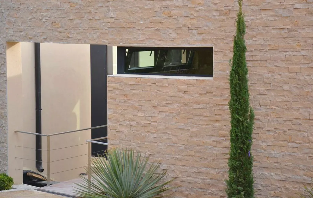 Façade et parement en pierre naturelle : revêtements muraux pour intérieur et extérieur