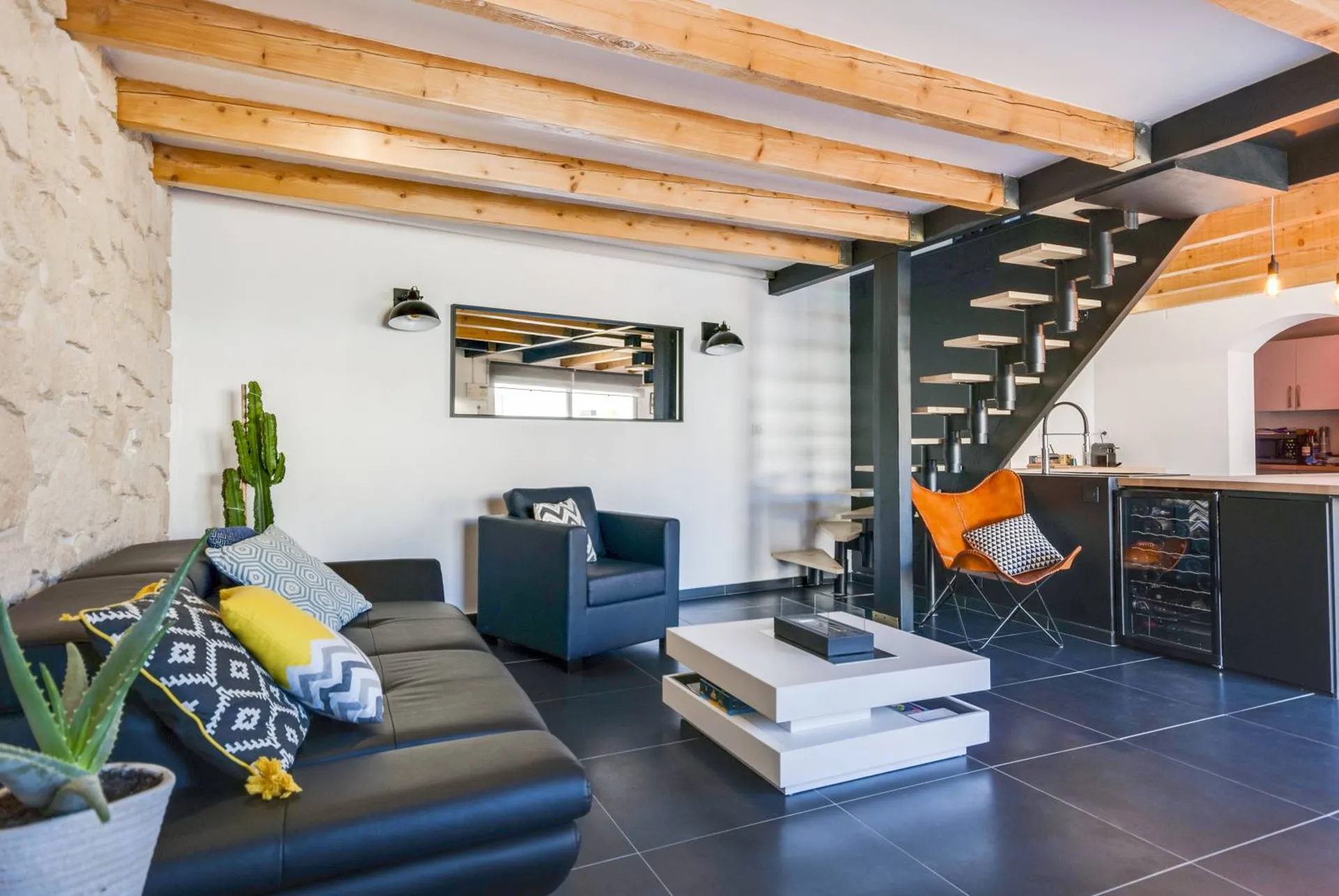 mrc rénovation salon et cuisine maison atypique style industriel par architecte d intérieur eguilles la ciotat