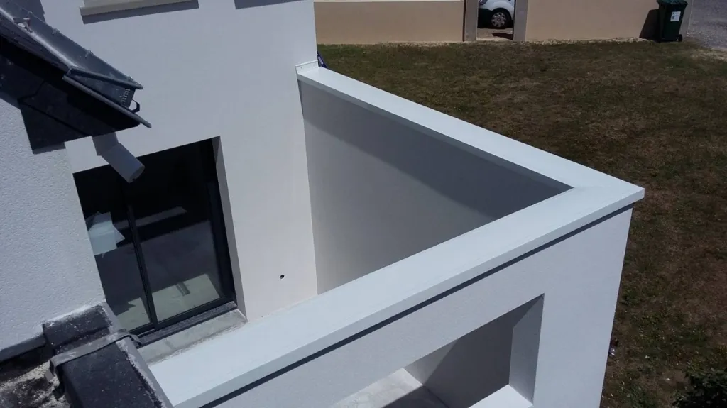 Protéger les murs et murets avec de la COUVERTINE EN CONTINU Protéger les murs et murets avec de la COUVERTINE EN CONTINU