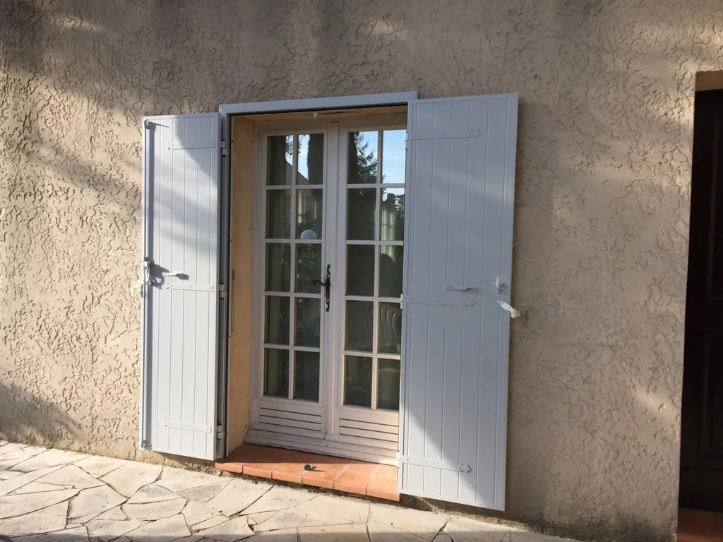 Volets battants trotter sur Martigues