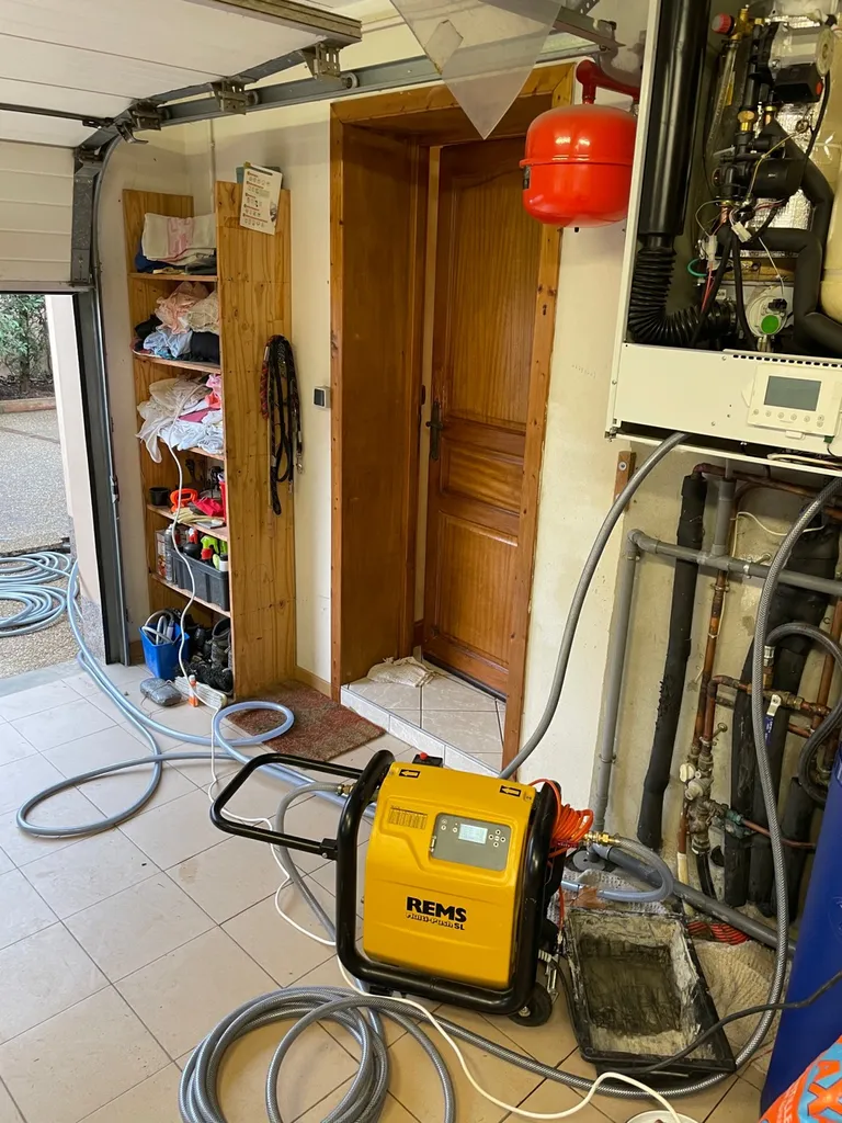 Dépannage radiateur froid Désembouage craponne proche du point du jour - réalisation d’un desembouage suite à une intervention dépannage sur radiateur à Craponne proche du point du jour lyon 5ème 