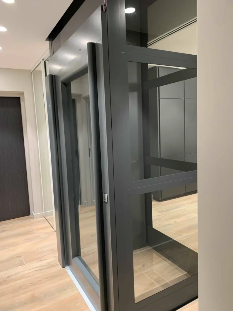 Installation d'un élévateur vertical électrique Barduva SB200 dans un duplex à Marseille, Bouches du Rhône