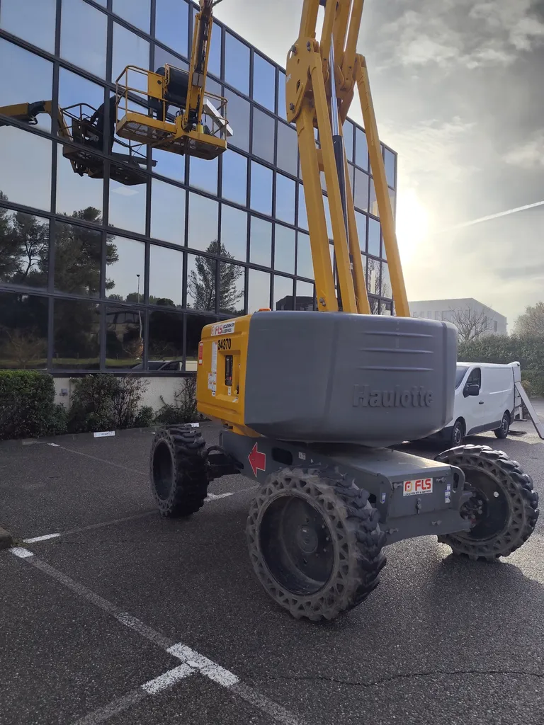 INSTALLATION SUR BATIMENT DE BUREAUX FILMS NATURAL 80 XC PROTECTION CONTRE LA CHALEUR ET LUMINOSITÉ SUR AIX LA DURANNE 13