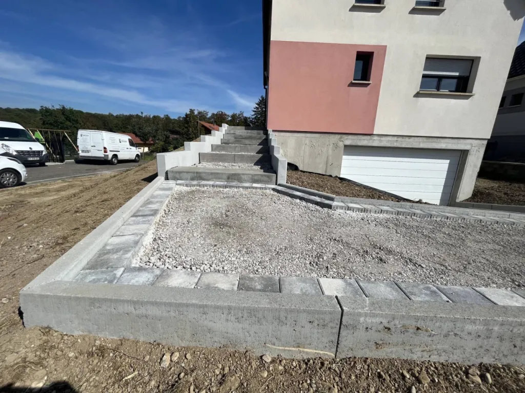 Entreprise réalisant un escalier extérieur pour une maison à Wasselonne