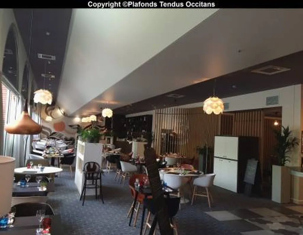 Plafond acoustique au Novotel de Toulouse