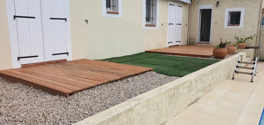 Réalisation d'une Terrasse en bois exotique 20 m², Bois Tigre Bras à Saint Maximin la Sainte Baume dans le Var