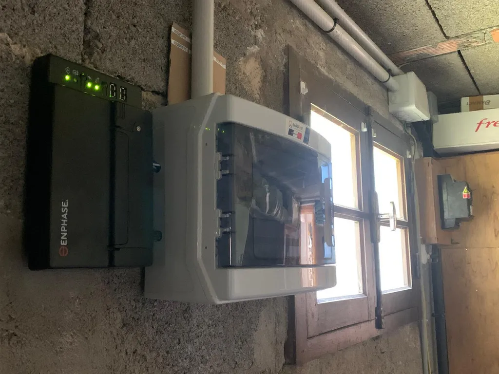Pose d'une installation de 3kwc à la Cadenière, 83780 Flayosc, Dualsun et Enphase 